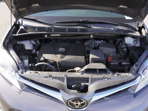 Used 2020 Toyota Sienna XLE image 30
