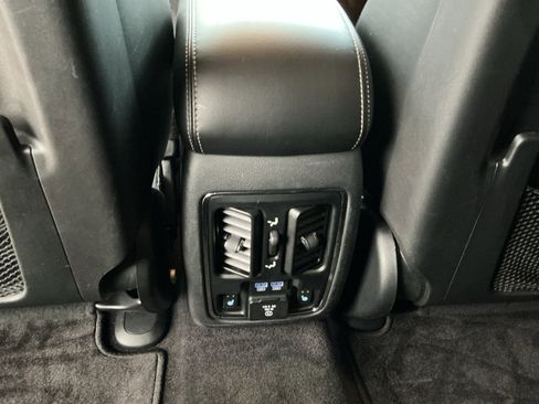 Used 2016 Jeep Grand Cherokee Limited w/ Luxury Group II image 33