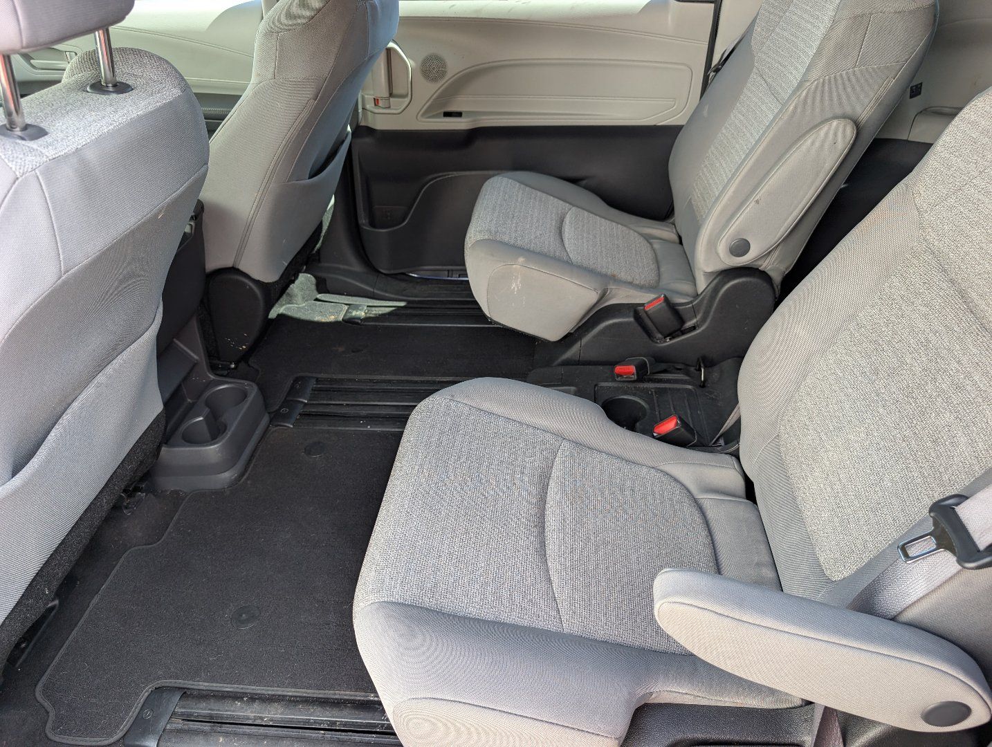 Used 2022 Toyota Sienna LE FWD image 22