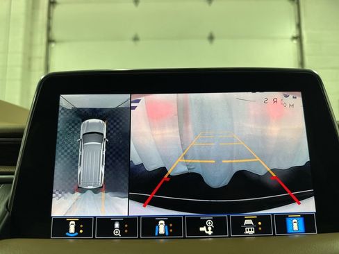 Used 2021 Chevrolet Suburban Premier w/ Premium Package image 29