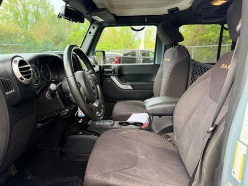 Used 2014 Jeep Wrangler Unlimited Sahara w/ Dual Top Group AWD/4WD image 5