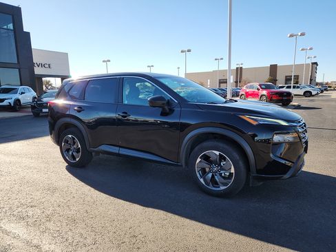 Used 2024 Nissan Rogue SV image 8