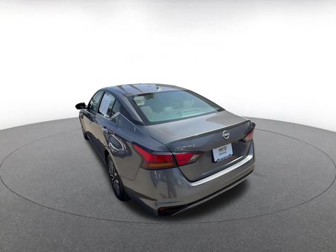 Used 2025 Nissan Altima 2.5 SV FWD image 11
