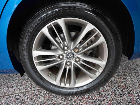 Used 2017 Toyota Camry SE w/ Moonroof Package FWD image 28