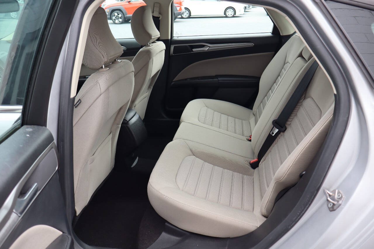 Used 2019 Ford Fusion S FWD image 4