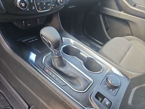 Used 2023 Chevrolet Traverse LT image 24