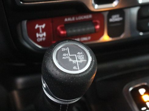 Used 2024 Jeep Gladiator Mojave image 31