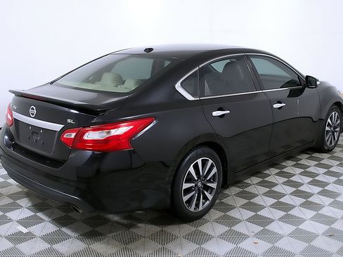 Used 2017 Nissan Altima 2.5 SL w/ Moonroof Package image 7