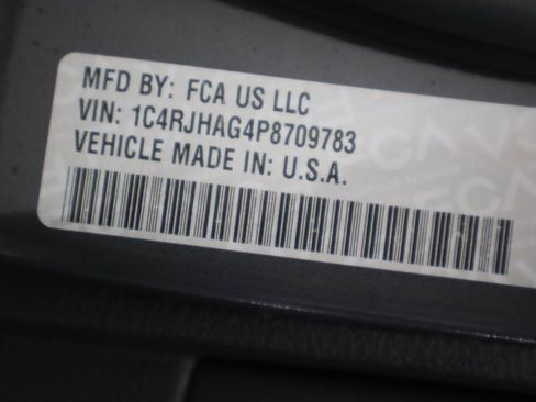 Used 2023 Jeep Grand Cherokee Laredo image 36