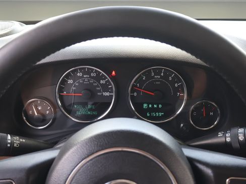 Used 2017 Jeep Wrangler Unlimited Sahara w/ Connectivity Group AWD/4WD image 19