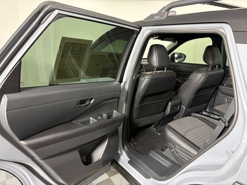 Used 2025 Nissan Pathfinder Rock Creek image 28