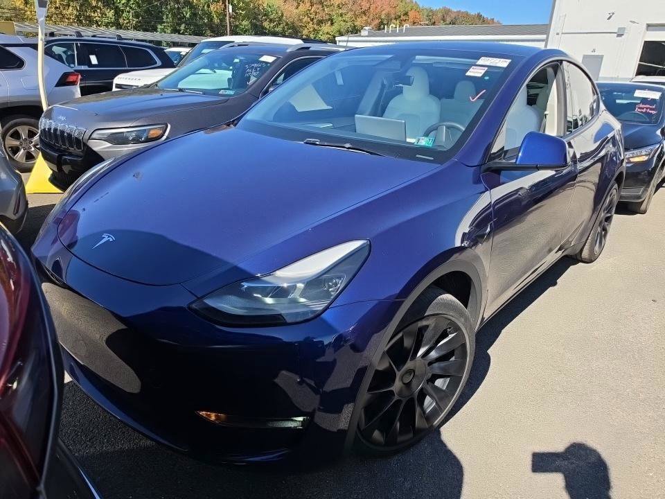 Used 2024 Tesla Model Y Long Range AWD/4WD image 2