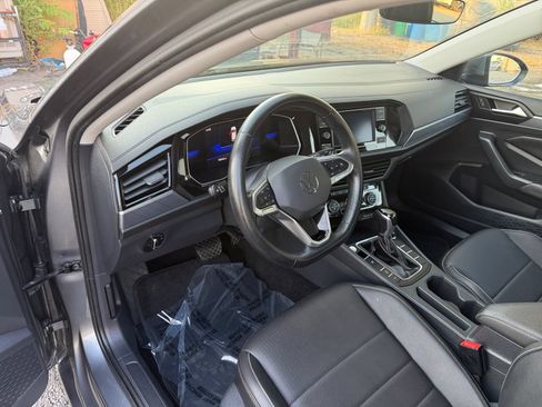 Used 2024 Volkswagen Jetta SE FWD image 18