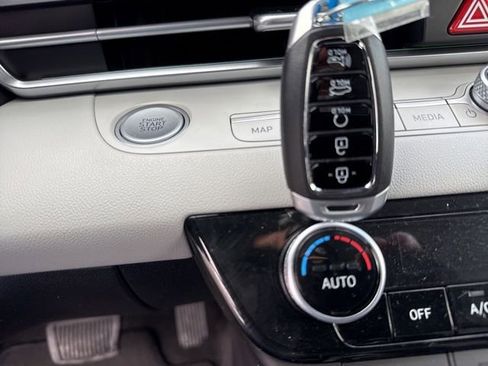 Used 2023 Hyundai Elantra Limited image 39