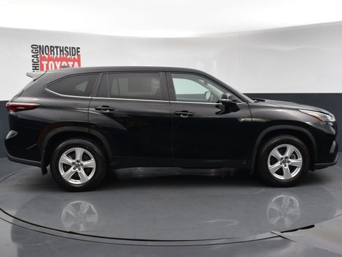 Used 2024 Toyota Highlander LE AWD/4WD image 5