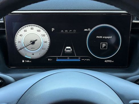 Certified 2023 Hyundai Tucson Limited AWD/4WD image 11