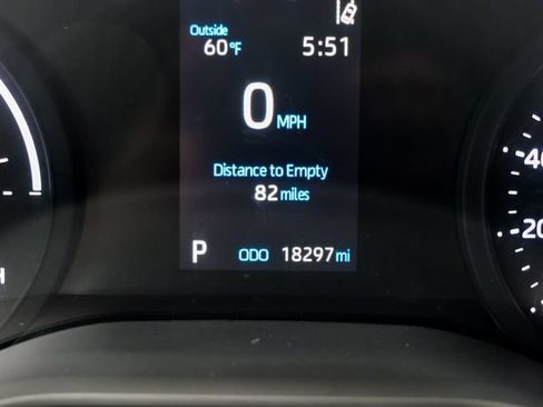 Used 2023 Toyota Sienna XLE FWD image 46