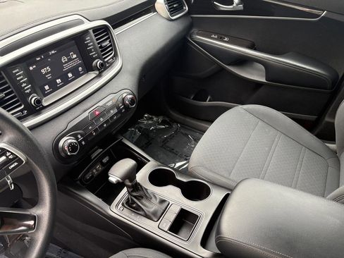 Used 2020 Kia Sorento FWD V6 image 9
