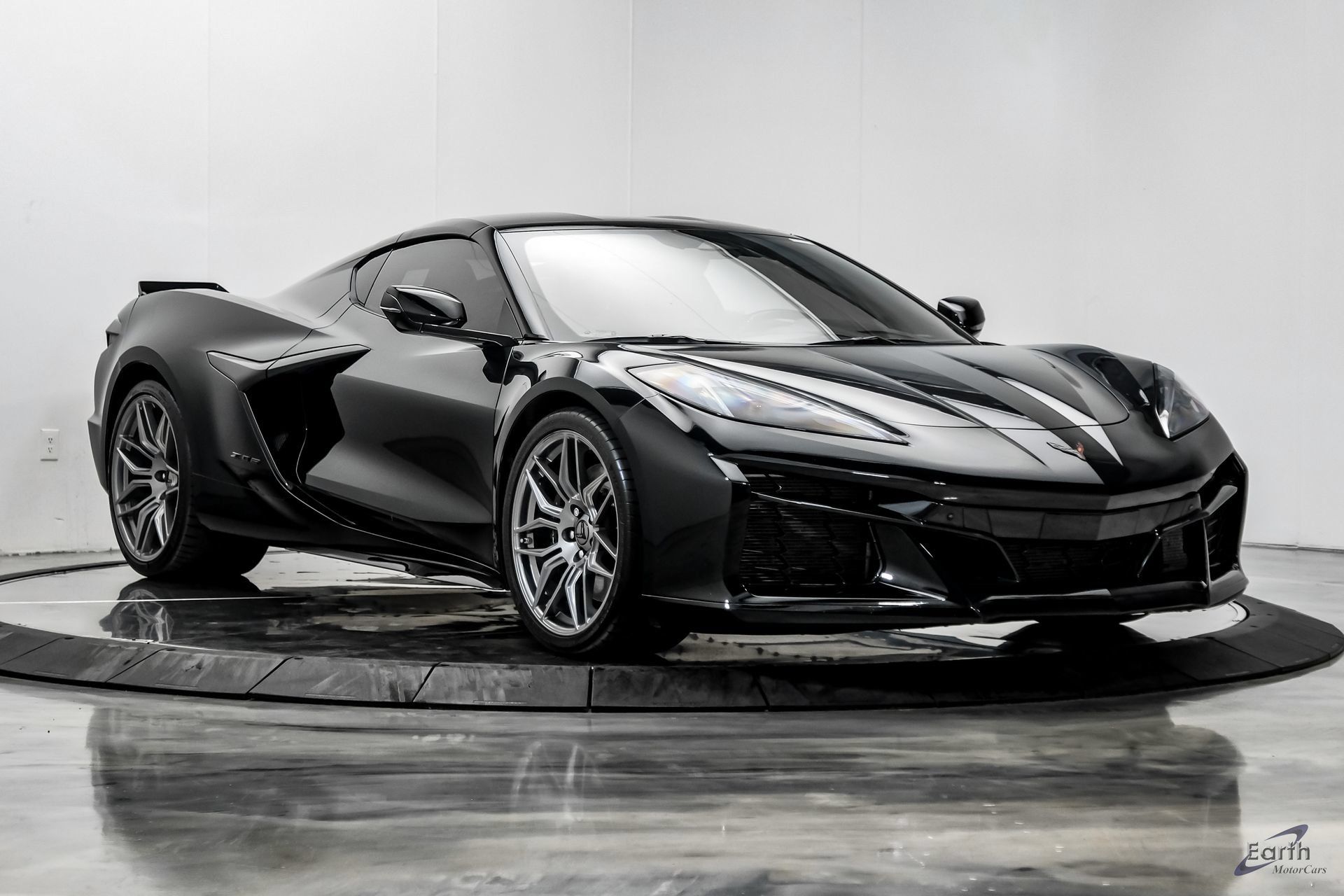 Used 2024 Chevrolet Corvette Z06 RWD image 32