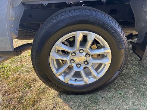 Used 2024 Chevrolet Silverado 1500 LT image 11