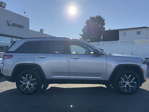 New 2026 Jeep Grand Cherokee Limited image 8