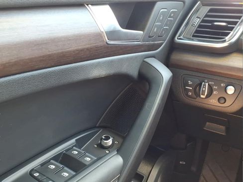 Used 2023 Audi Q5 e Prestige AWD/4WD image 23