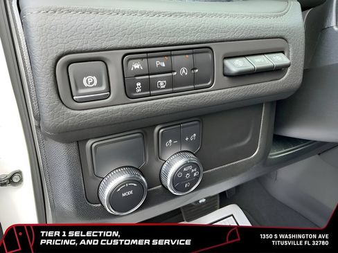 Used 2024 GMC Yukon XL Denali RWD image 14