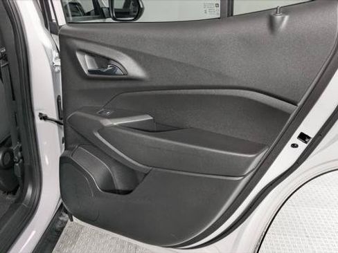 Used 2025 Chevrolet Trax RS w/ Sunroof Package FWD image 21