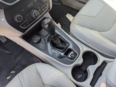 Used 2019 Jeep Cherokee Limited AWD/4WD image 21