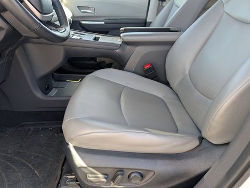 Used 2023 Toyota Sienna XLE image 7