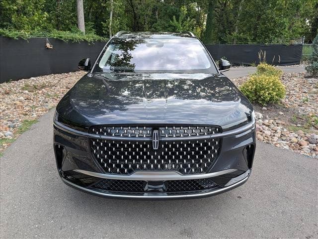Used 2024 Lincoln Nautilus Reserve w/ Equipment Group 202A AWD/4WD image 8