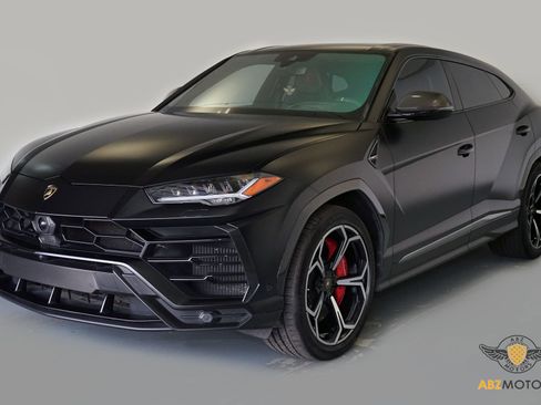 Used 2021 Lamborghini Urus image 3