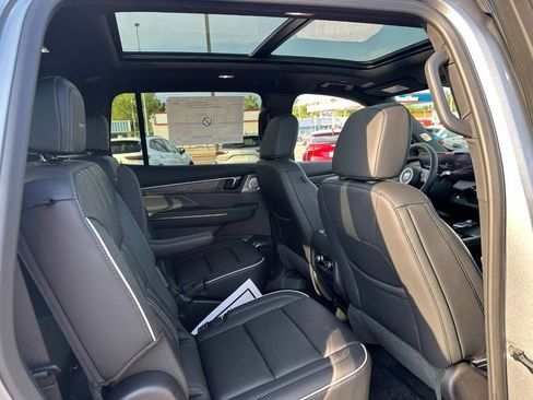 New 2025 Buick Enclave Avenir image 4