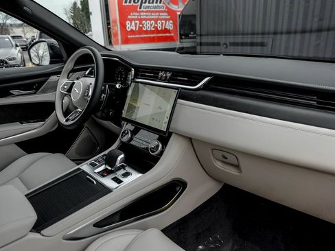 New 2026 Jaguar F-PACE R-Dynamic S image 21
