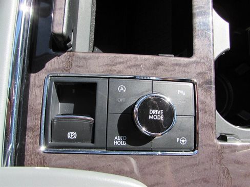 Used 2019 Lincoln Navigator L Reserve image 25