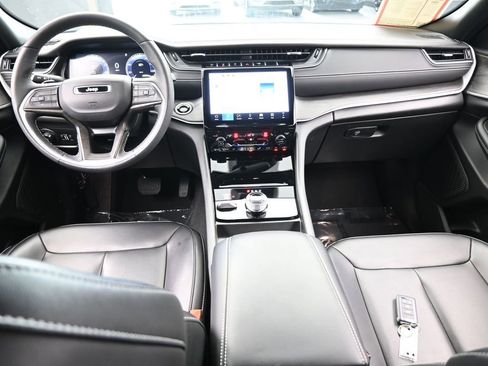 Used 2024 Jeep Grand Cherokee Limited w/ Black Appearance Package image 38