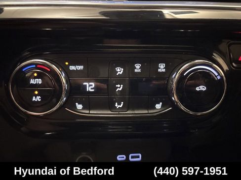 Used 2024 Chevrolet Trax RS w/ Sunroof Package FWD image 18