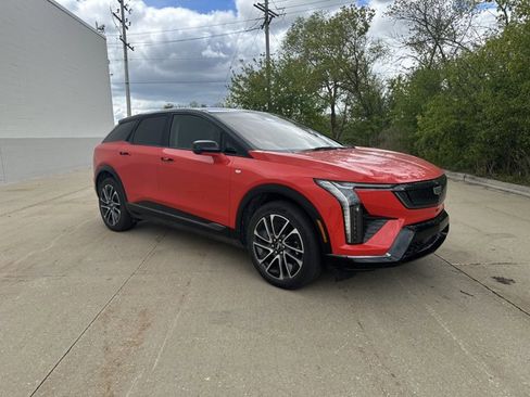 New 2025 Cadillac Optiq Sport 2 w/ LPO, Floor Liner Package image 3