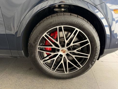 Certified 2025 Porsche Cayenne S AWD/4WD image 13