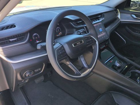 Used 2023 Jeep Grand Cherokee L Limited w/ Luxury Tech Group II image 10