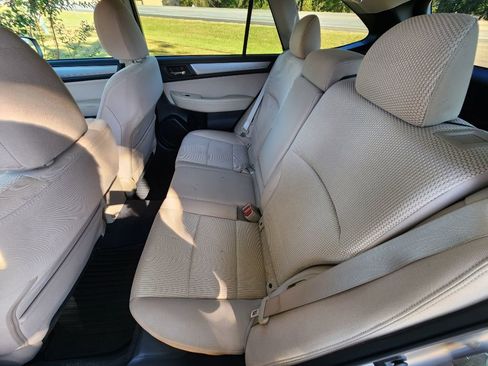 Used 2017 Subaru Outback 2.5i Premium image 9