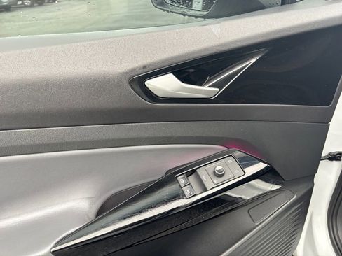 Used 2021 Volkswagen ID.4 Pro image 16