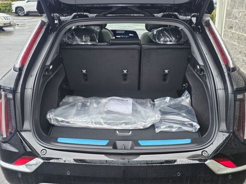 New 2026 Cadillac Optiq Luxury 1 image 7