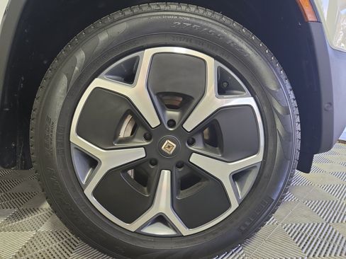Used 2024 Rivian R1T Adventure Dual AWD/4WD image 11