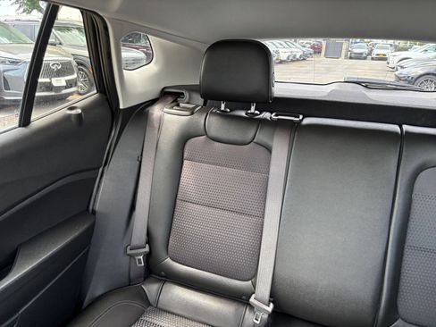Used 2025 Chevrolet Trax LT FWD image 35