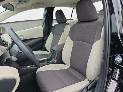 Used 2025 Toyota Corolla LE FWD image 14