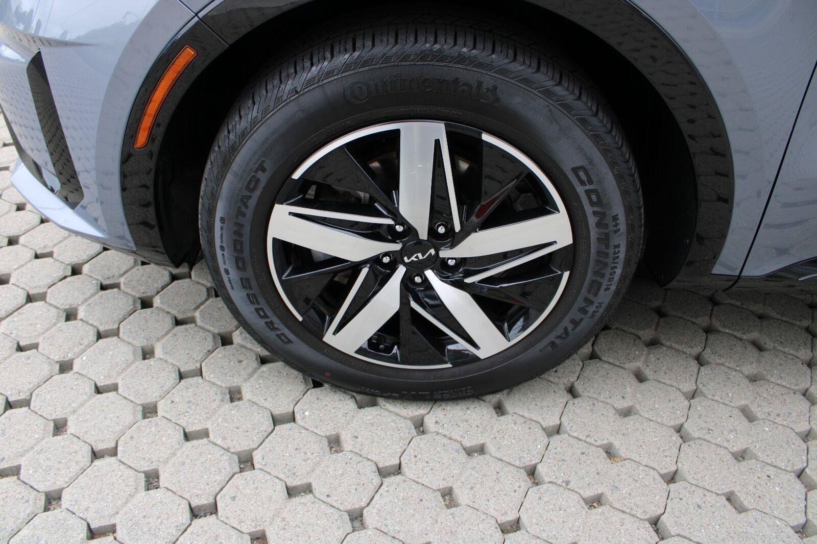 Used 2023 Kia Sorento S w/ Panoramic Sunroof Package FWD image 12