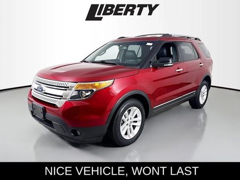 Used 2014 Ford Explorer XLT w/ Equipment Group 202A image 3
