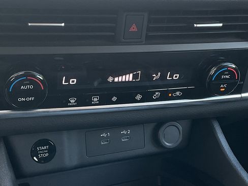 Used 2025 Nissan Rogue SV image 32