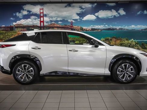 Certified 2023 Lexus RZ 450e Premium AWD/4WD image 5
